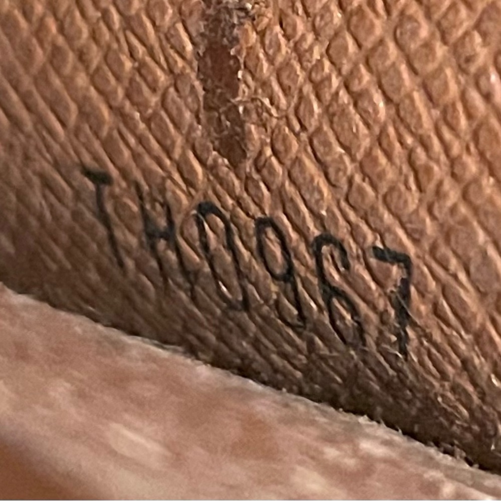 Louis Vuitton 6 key in monogram - Picture 10 of 10